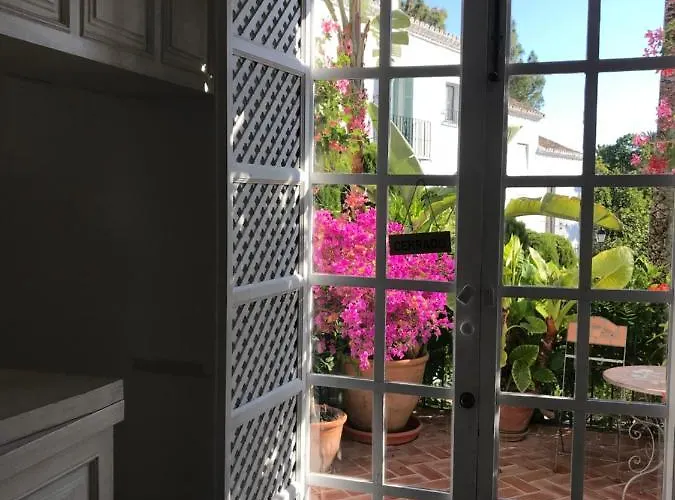 Апартаменты Lovely In Close To Puente Марбелья