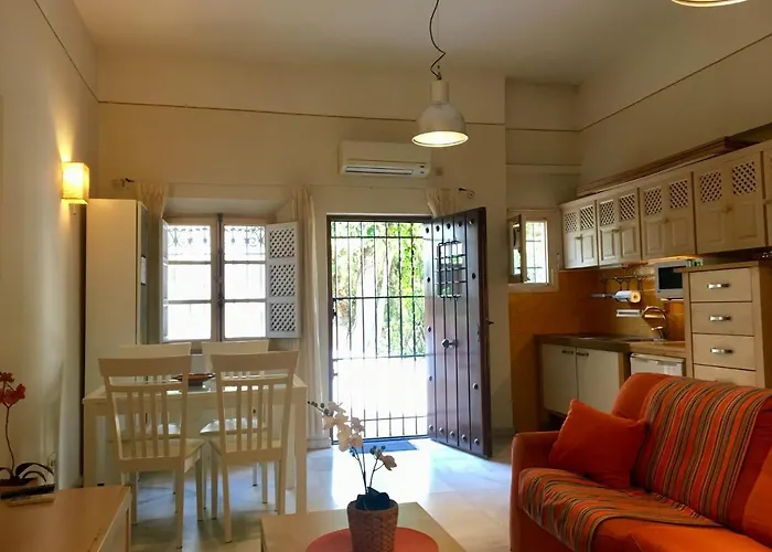 Lovely In Close To Puente Апартаменты