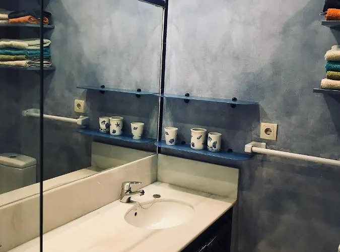 Lovely In Close To Puente Апартаменты