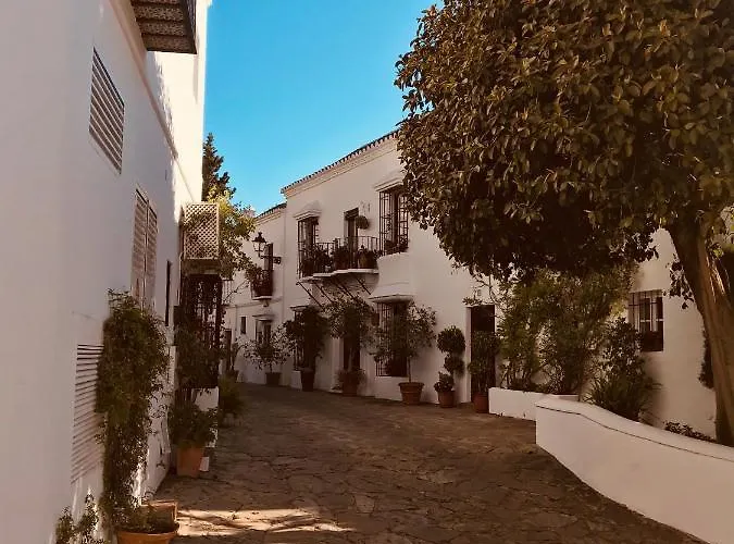 Апартаменты Lovely In Close To Puente