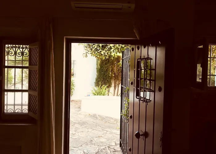 Апартаменты Lovely In Close To Puente *