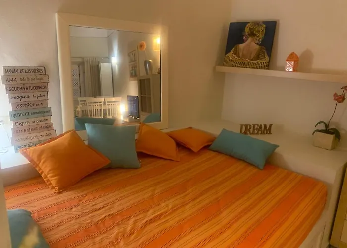 Апартаменты Lovely In Close To Puente *