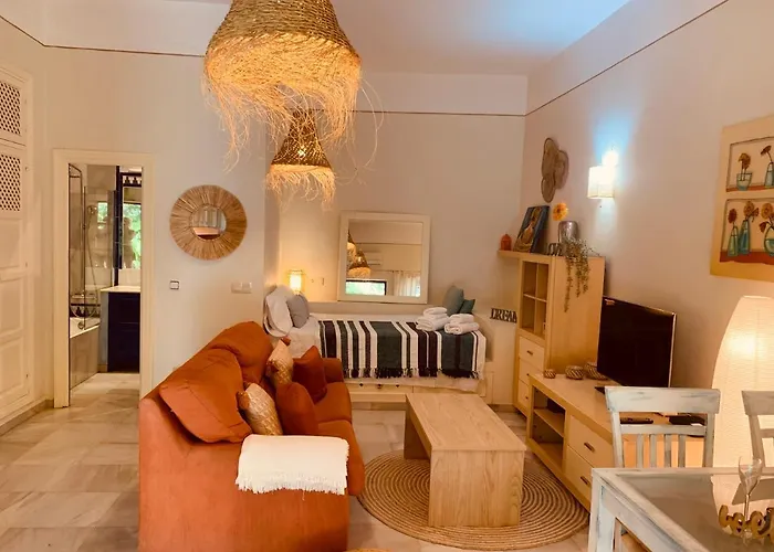 Апартаменты Lovely In Close To Puente *