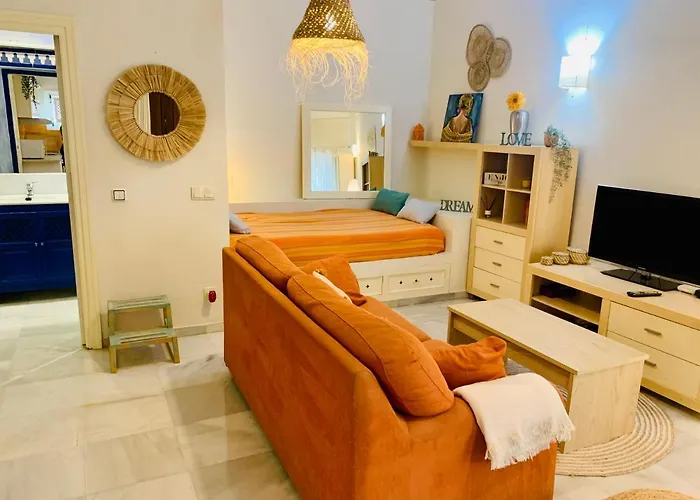 Апартаменты Lovely In Close To Puente *