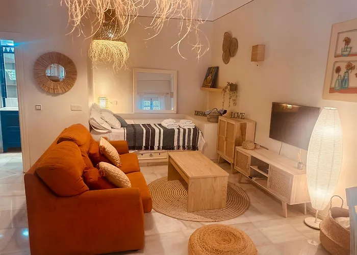 Апартаменты Lovely In Close To Puente