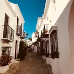 Lovely In Close To Puente * ماربيا