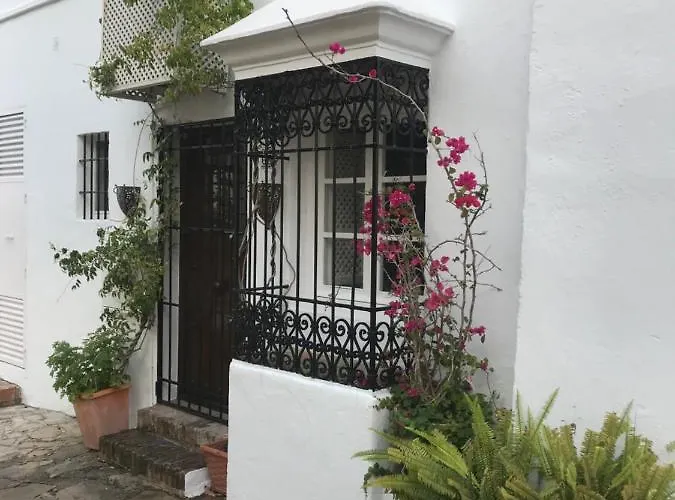 Lovely In Close To Puente Apartmán *
